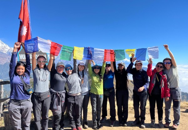 Del Himalaya al Pirineo: Mujeres que Caminan Juntas's header image