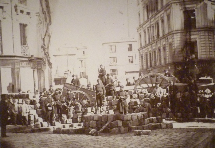 commune-de-paris-barricade-passage-raoul-.jpg