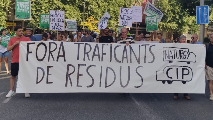 manifestacio-carrer-arago-lleida-fora-traficants-d